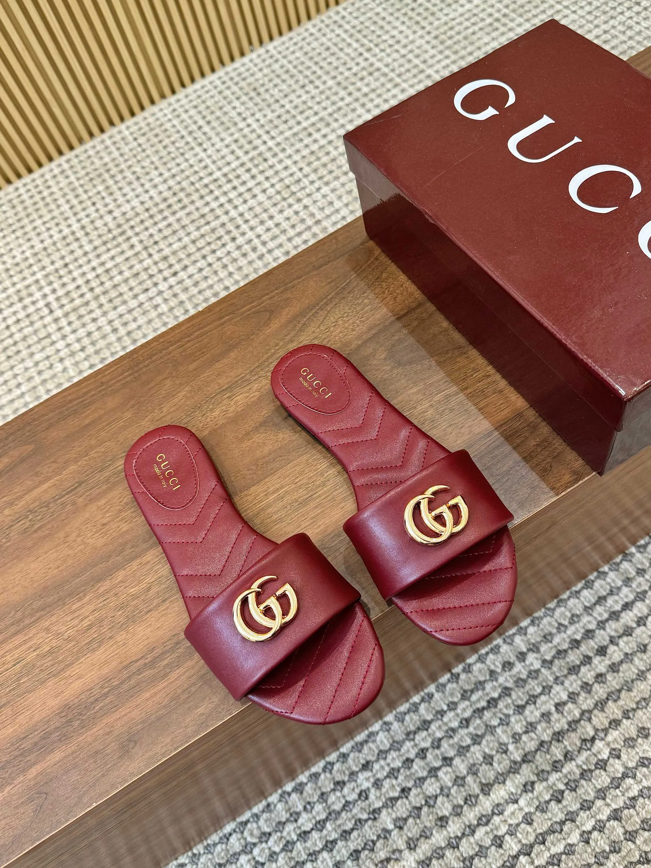 👟👟Ex-factory price 440👟👟 💯💯💯Gucci 2025 spring and summer latest popular slip-on sandals series... [Round toe] Latest double G buckle. Embroidery style Original quality 🍃Original European style, 💥perfect on the feet💃💃When worn with this shoe, it is elegant and crystal clear. No matter the materials of the accessories, they are all customized one by one. You must go to get the original version. The whole series is full of exciting and innovative elements. The texture of different materials, the texture of the materials, and the expression of the materials have a strong artistic atmosphere... ❶ Upper: imported cowhide ❷ Inner lining: customized imported sheepskin ❸ Foot pads: customized imported sheepskin ❹ Outsole: imported Italian genuine leather outsole ❺ Heel height: 1.5CM ❻ Packaging: Original full set of packaging ❼ Code number: 35-43 (41.42.43 customized is not returnable)